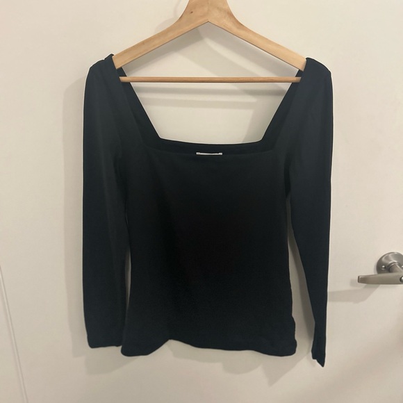 Black top - Picture 5 of 5